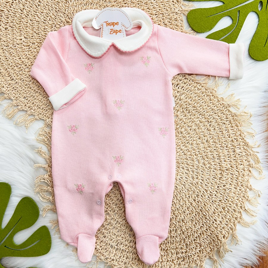 Macacão Tricotil (Tricot 100% Algodão) com Gola e Bordado - Rosa Três Flores